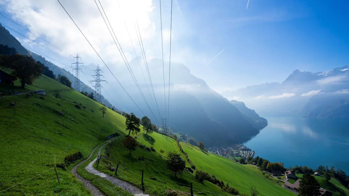 Nun haben sie und eine Kollegin 30 Schweizer Wanderungen ein Buch gewidmet. Eine entlang des Vierwaldtstädtersees ist Teil davon. Sabrina Bigler aus Hittnau hat ein Buch über 30 Wanderungen in der Schweiz geschrieben.